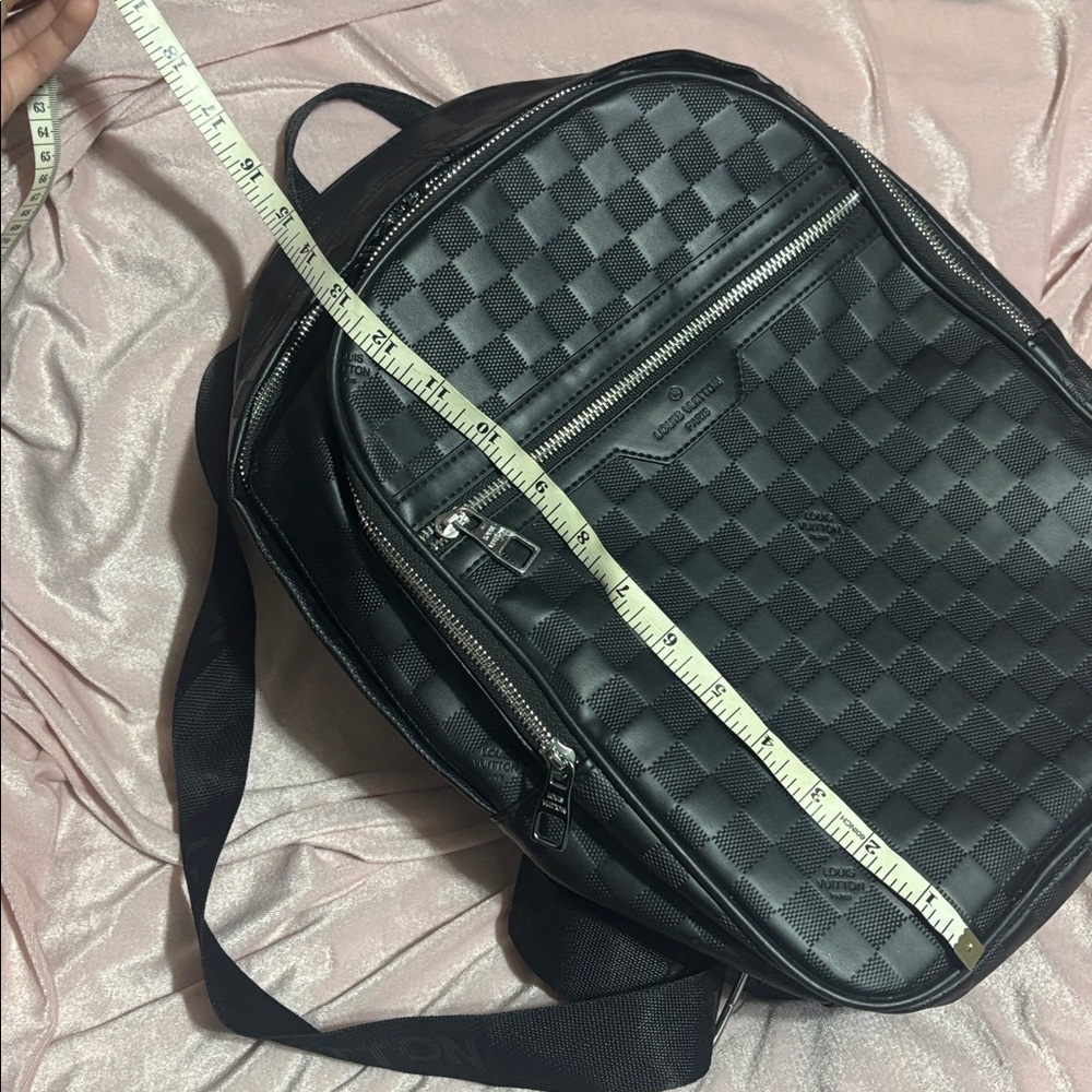 LV backpack - Picture 2 of 11